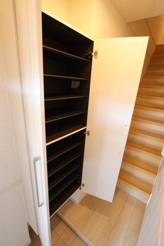 収納　シューズボックス