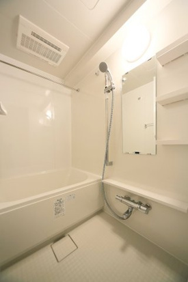 バス・シャワールーム　※別部屋参考写真