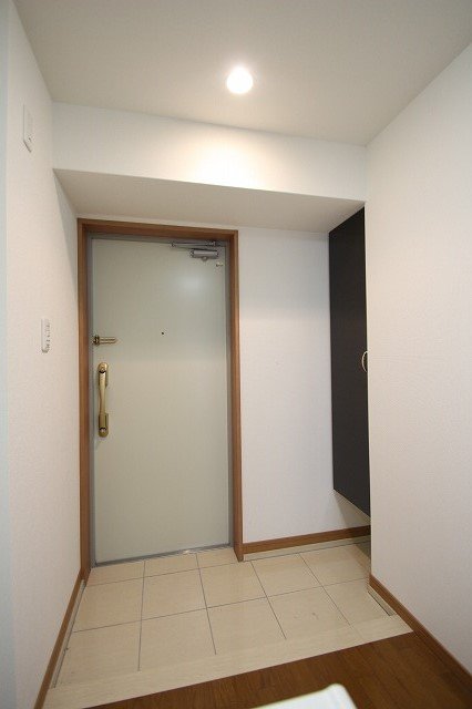 玄関　同物件別号室のものです。