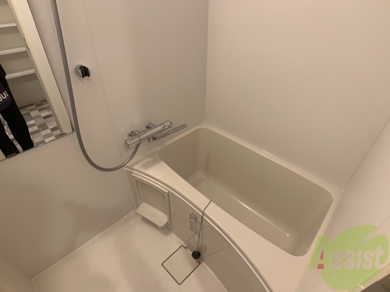 バス・シャワールーム　浴室はゆったりとくつろげる広さがございます。