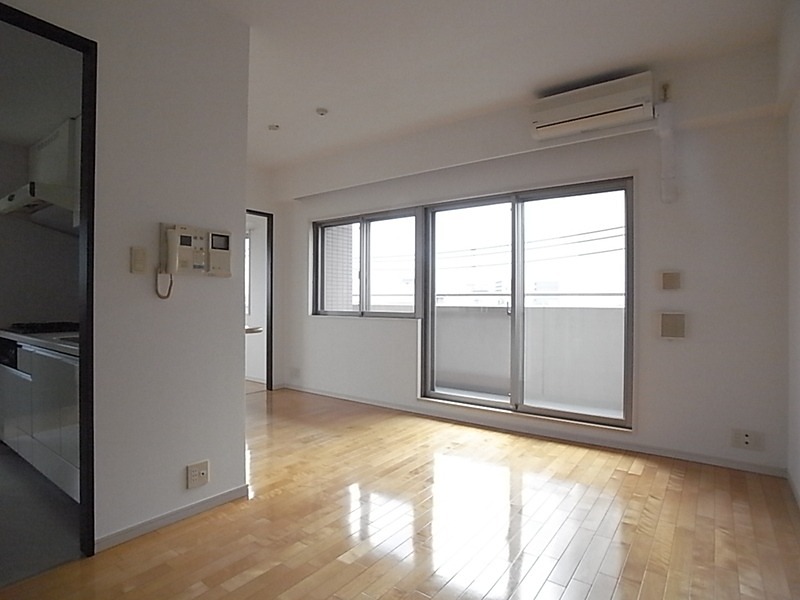 居室・リビング　エアコン付きで一年中快適にお住み頂けます。(モデルルーム)