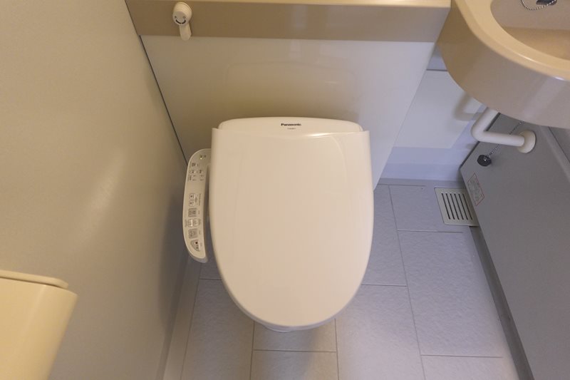 トイレ　※写真は別号室です。