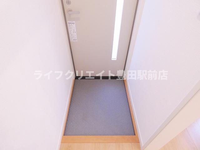 玄関　※外観、室内共に同ハウスメーカー類似商品（イメージ）