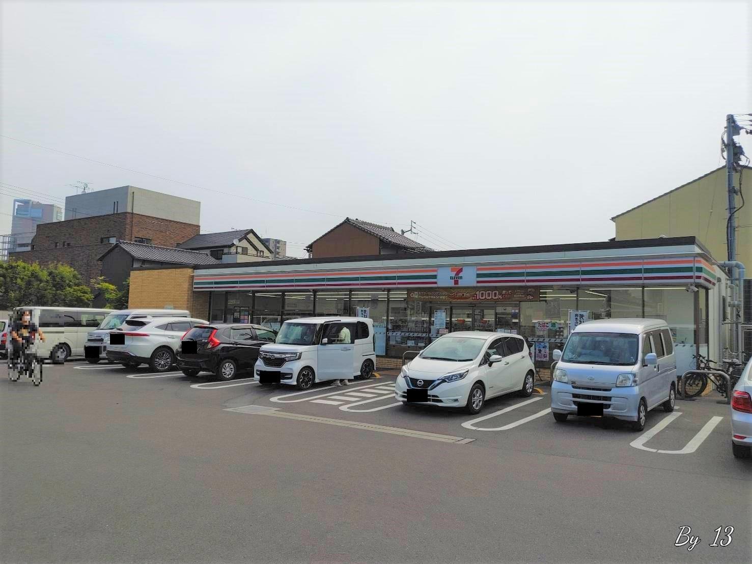 コンビニ　セブンイレブン新番丁小学校前店（コンビニ）まで400m