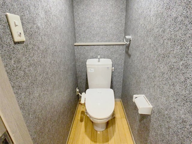 トイレ　掲載写真はモデルルームを掲載しております。実際のお部屋と仕様