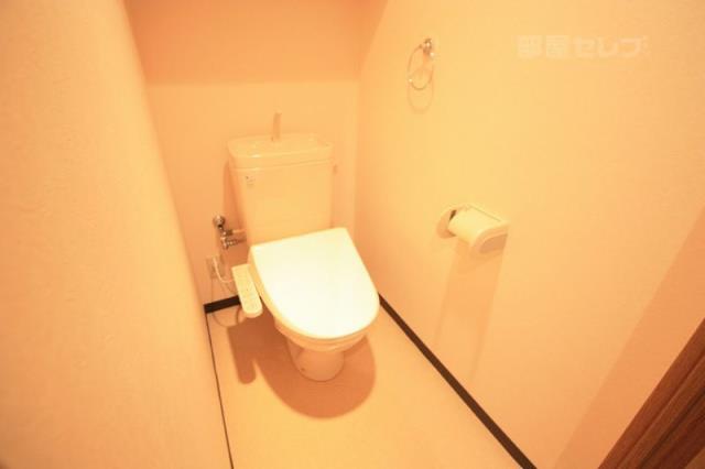 トイレ　清潔感のあるお手洗いです。