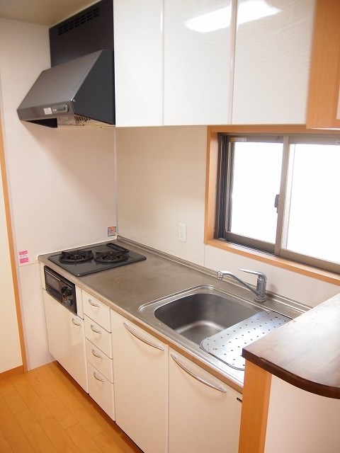 キッチン　※同マンション別部屋の参考写真です。