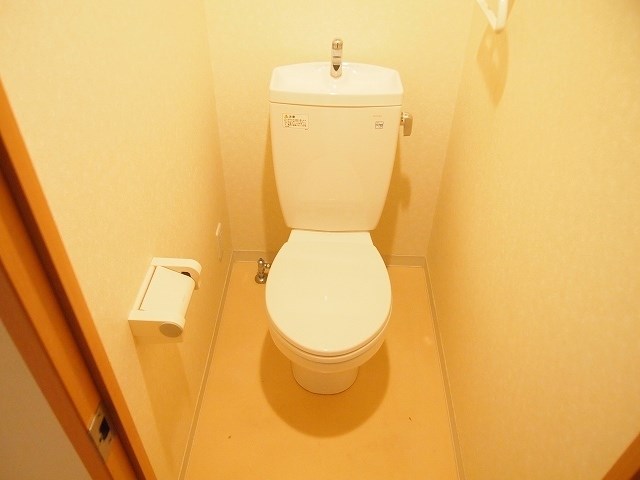 トイレ　※同マンション別部屋の参考写真です。