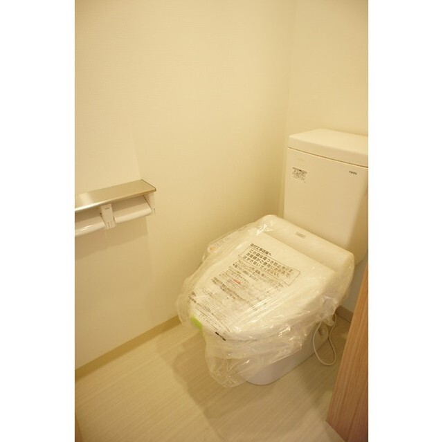 トイレ　温水洗浄機能便座（２００２）