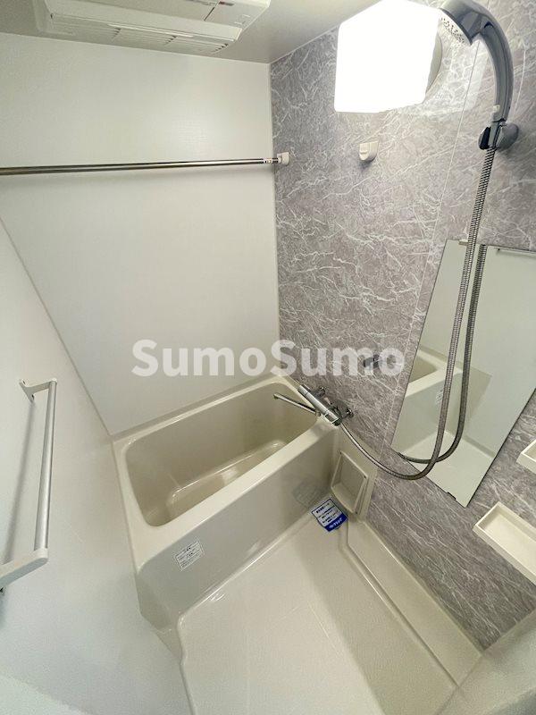 バス・シャワールーム　落ち着いた空間のお風呂です