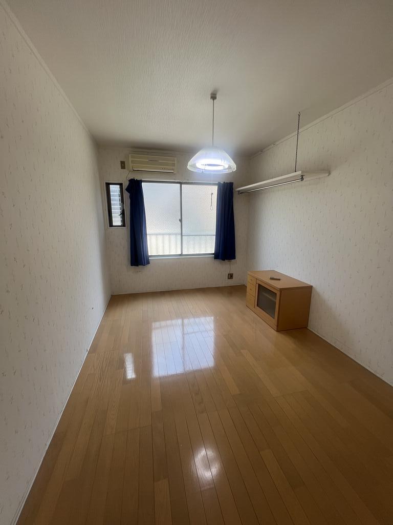 ホワイトハイツ黒住の居間写真