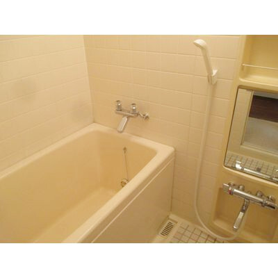 バス・シャワールーム　コンパクトで使いやすいお風呂です