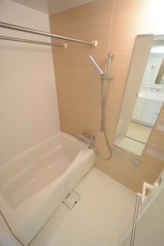 バス・シャワールーム　浴室乾燥機付きのお風呂！