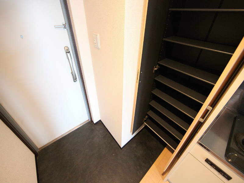 玄関　玄関　シューズボックス付