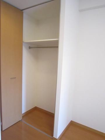 収納　奥行きのあるクローゼットです。