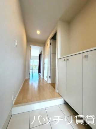 玄関　別号室の為、現状優先