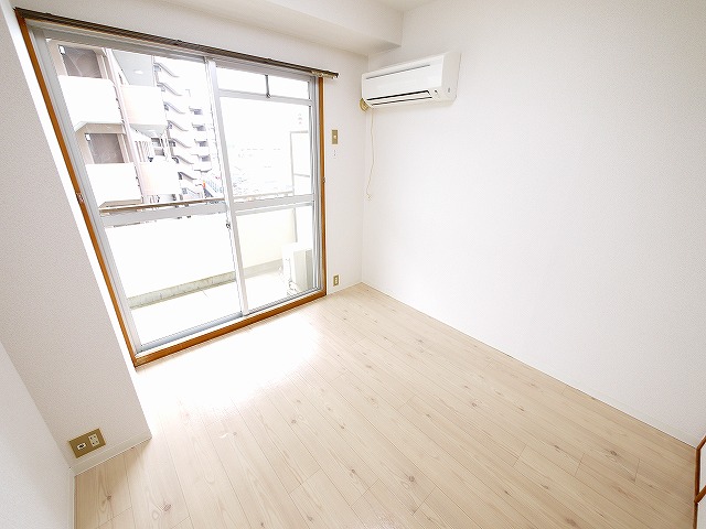 その他部屋・スペース　広くて明るい寝室