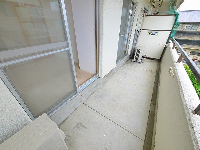 バルコニー　お洗濯にも便利なバルコニー付き