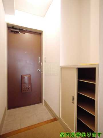 玄関　カテリーナ新宿御苑駅前