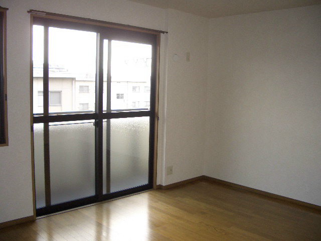 居室・リビング　※写真は　302号室