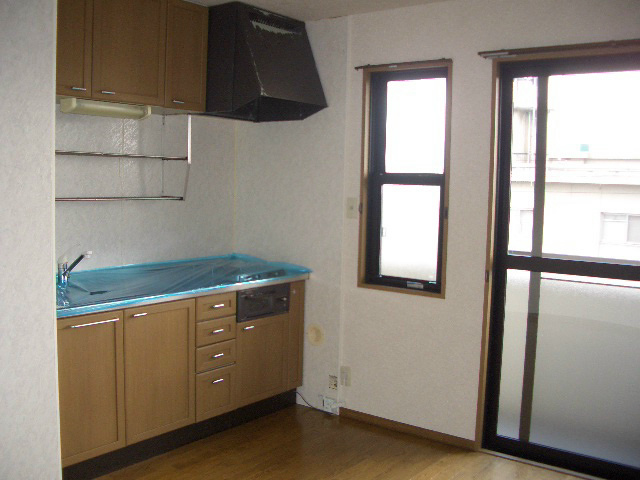 キッチン　※写真は　302号室