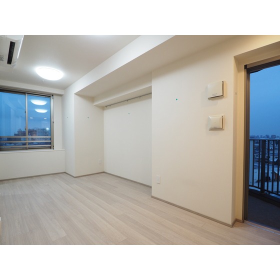 居室・リビング　白基調の明るいＬＤＫ