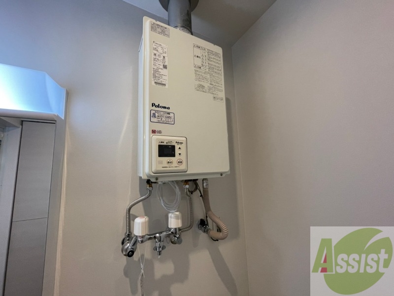 その他設備　給湯器は簡単操作で温度調整ができますよ。