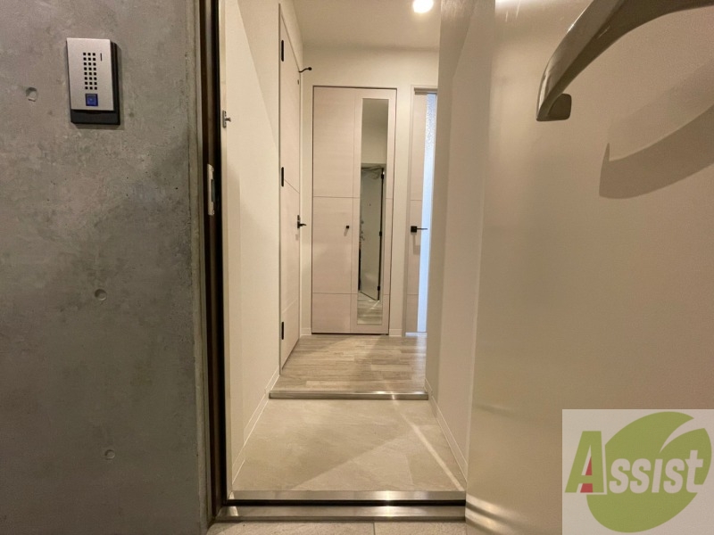 玄関　玄関の様子です。明るい印象ですね。気分もあがりそう。