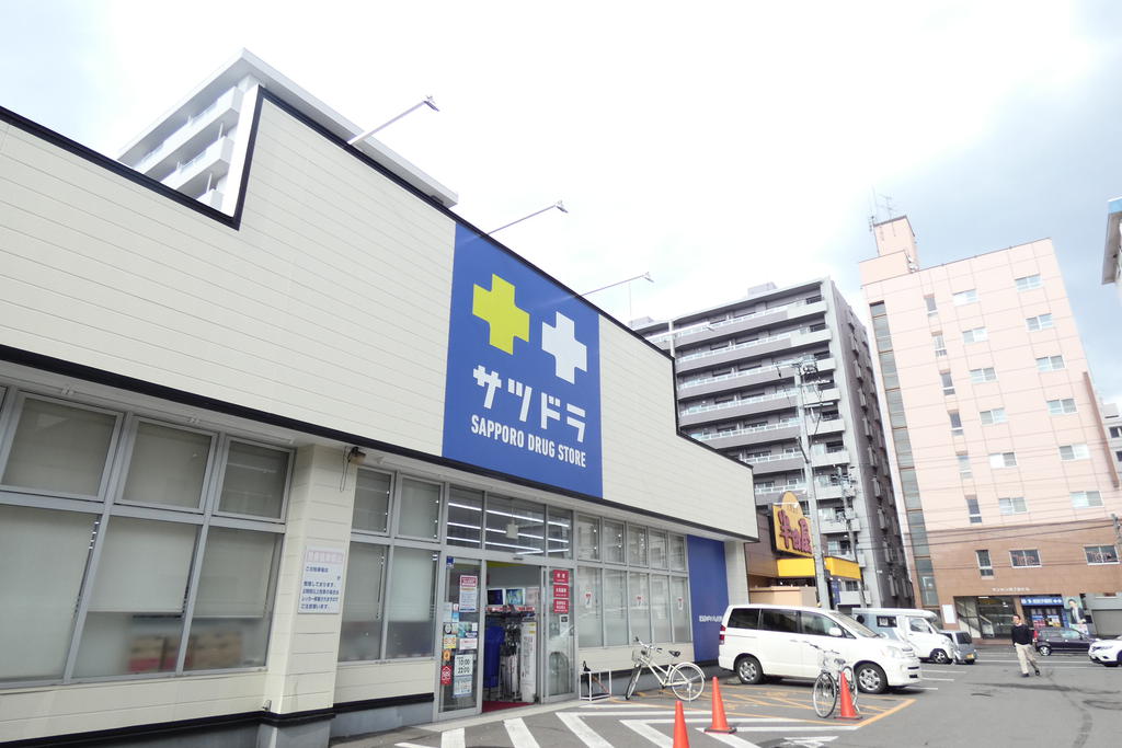 ドラックストア　サツドラ西線店（ドラッグストア）まで500m