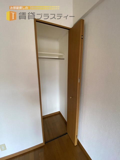 収納　お洋服もかけられます。