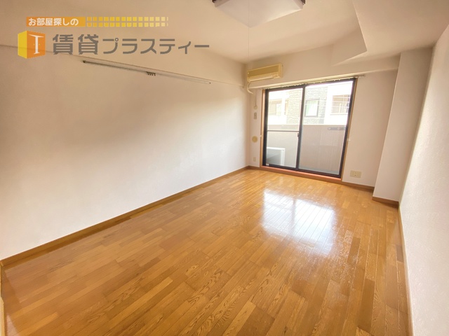居室・リビング　シンプルなお部屋が１番ですね。