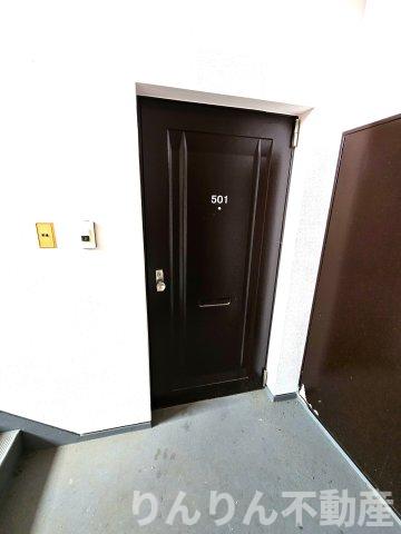 玄関　収納もある玄関です