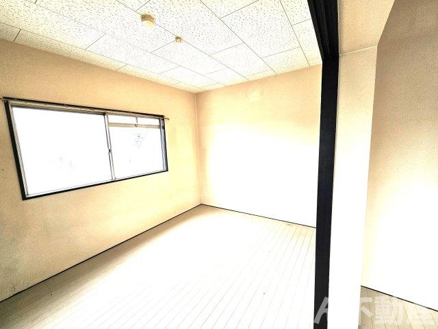 居室・リビング　明るい洋室です