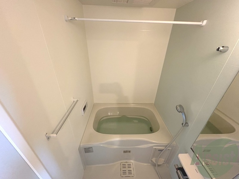 バス・シャワールーム　浴槽が広いので日々の疲れも癒されますね。