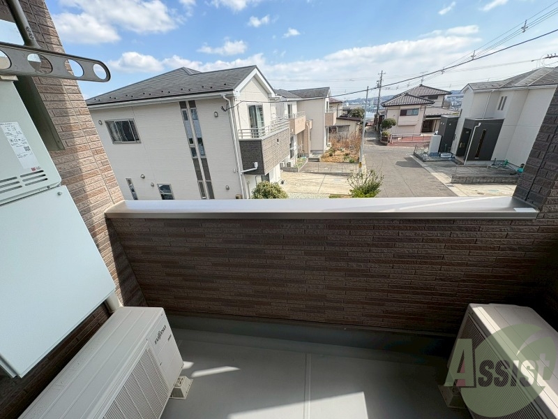 バルコニー　バルコニーがあるので、洗濯物も干せますね。