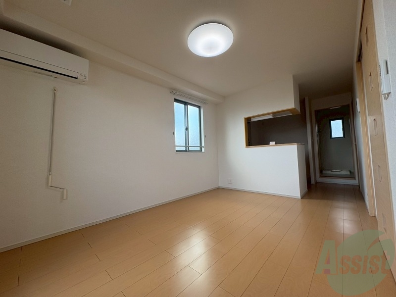 居室・リビング　１０．２帖と広めのリビングとなっております。