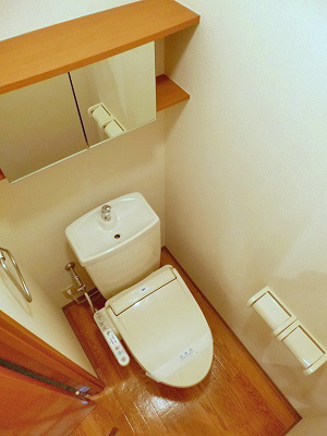トイレ　収納付き