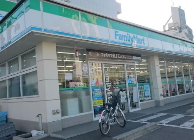 コンビニ　ファミリーマート（コンビニ）まで1639m