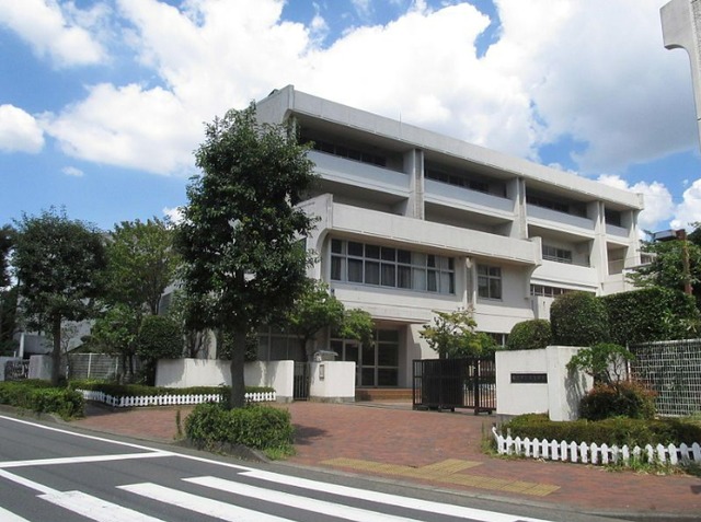 中学校　藤沢市立羽鳥中学校（中学校）まで539m