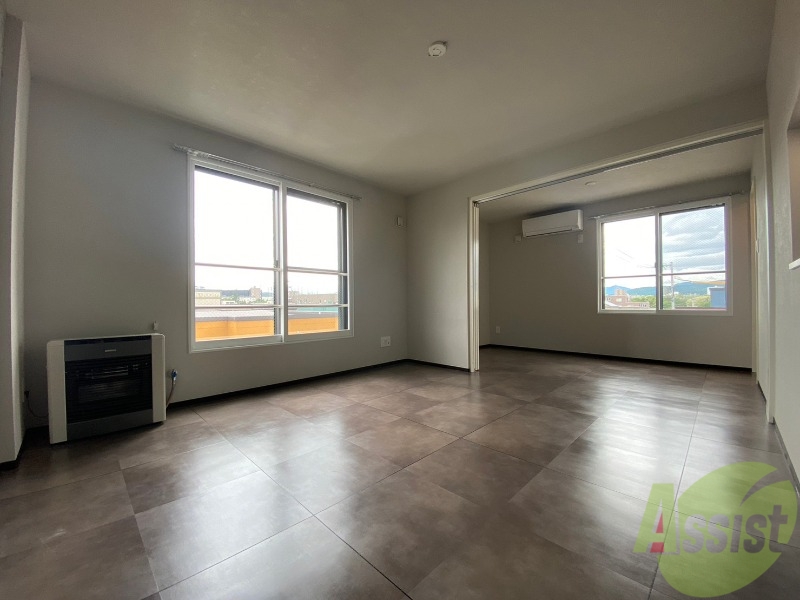 居室・リビング　広くてきれいなリビングです！快適に過ごせそうですね。