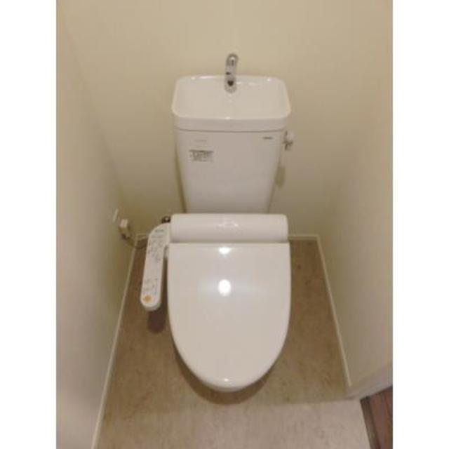 トイレ　※写真は同タイプ住戸です。