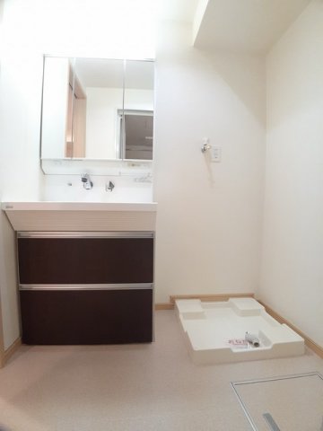 洗面設備　スペースが確保できる洗面所です