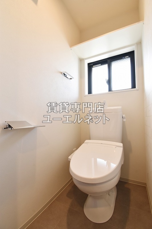 トイレ　温水洗浄便座付き