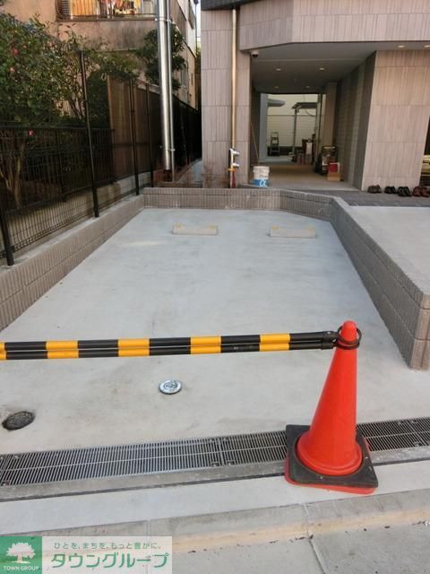 駐車場　エントランス