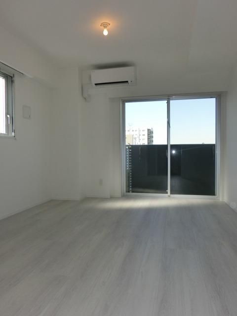 その他部屋・スペース　開放感あふれる8.2帖洋室