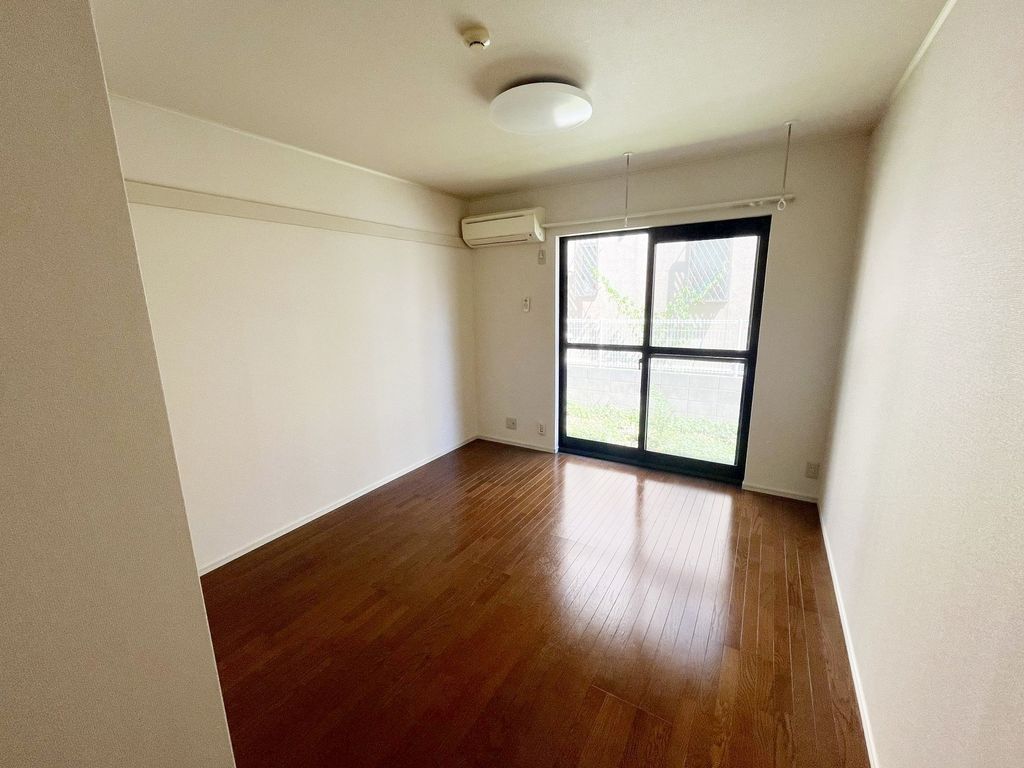 居室・リビング　同物件別部屋写真