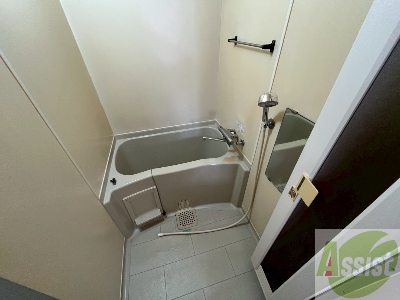 バス・シャワールーム　ユニットバスです。疲れを癒すのに欠かせませんね！