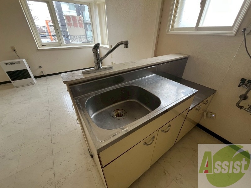 洗面設備　こちらに洗面台があります。朝の洗顔はこちらで。