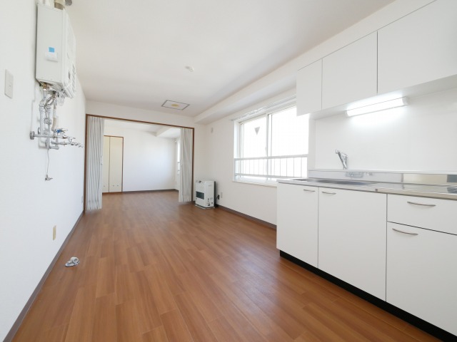 居室・リビング　こちらのリビングで趣味の時間をお楽しみください