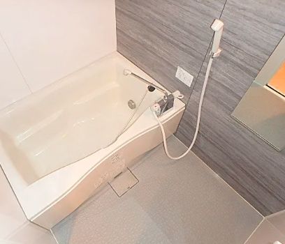 バス・シャワールーム　コンパクトで使いやすいお風呂です